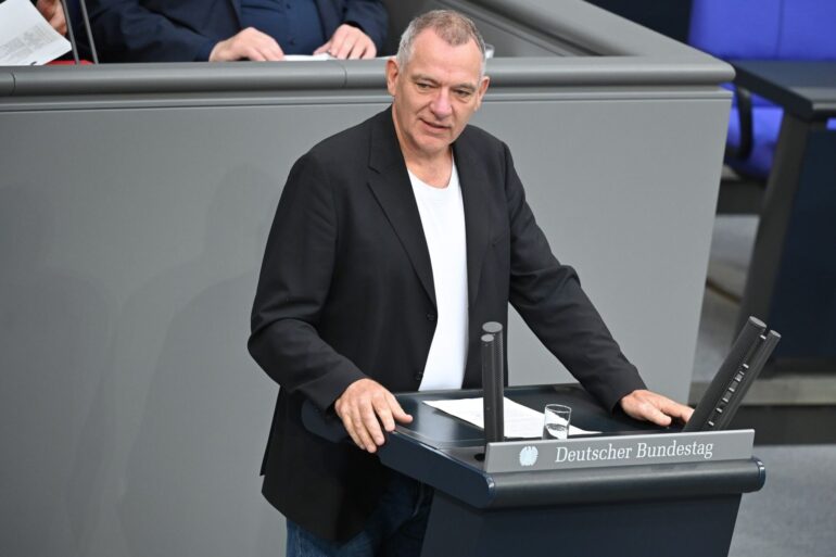 Parteichef van Aken pocht auf ein Mitspracherecht der Linksfraktion. (Archivbild)