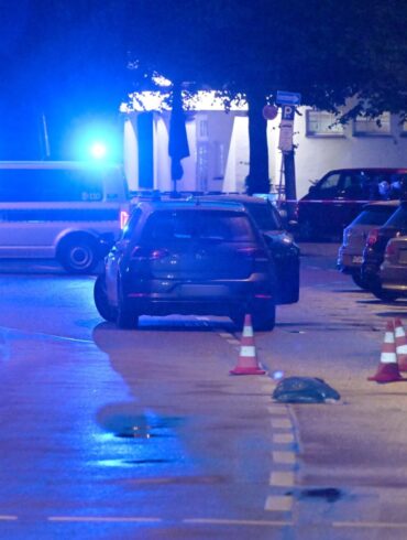 Die Polizei hat die Messerstecherin erschossen.