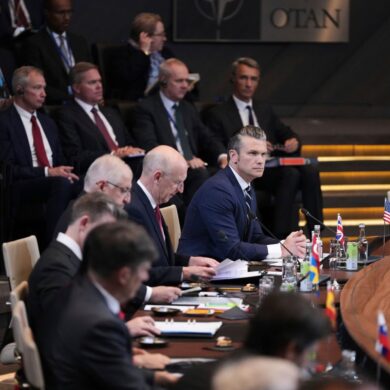 Die Verteidigungsminister der Nato-Staaten haben ein riesiges Aufrüstungsprogramm gebilligt.