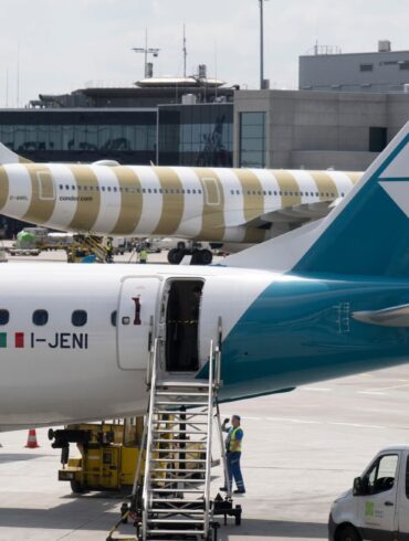 Ein Sonderflug mit 171 aus Israel ausgereisten Deutschen und Angehörigen ist von Jordanien aus Richtung Frankfurt gestartet.