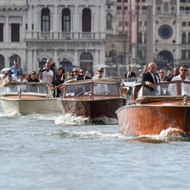 Jeff Bezos auf dem Weg zur Hochzeitsparty.