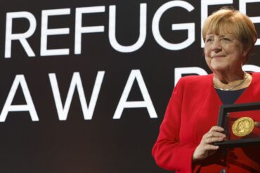 Merkel bei einer Preisverleihung für ihre Flüchtlingspolitik