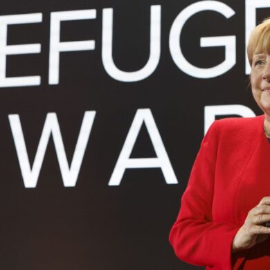 Merkel bei einer Preisverleihung für ihre Flüchtlingspolitik