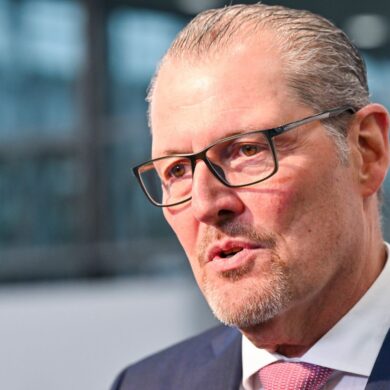 Arbeitgeberpräsident Rainer Dulger fordert eine Senkung der Lohnnebenkosten. (Archivbild)
