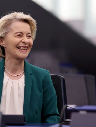 Ursula von der Leyen kann aufatmen: Der von Rechten eingereichte Misstrauensantrag gegen sie ist gescheitert. (Archivbild)