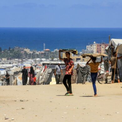 Menschen im Gazastreifen hoffen auf eine Waffenruhe.