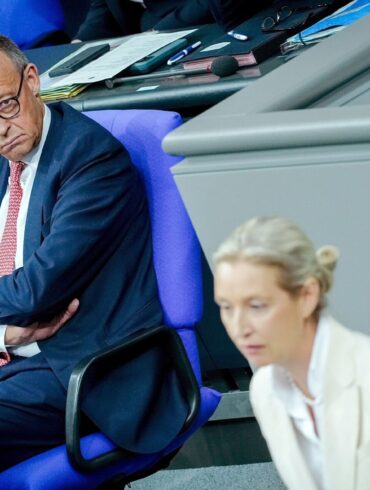 Merz und Weidel liefern sich einen heftigen Schlagabtausch.