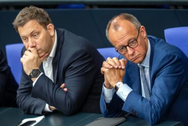 Für die Spitzen der schwarz-roten Koalition ist die Vertagung eine Schlappe.