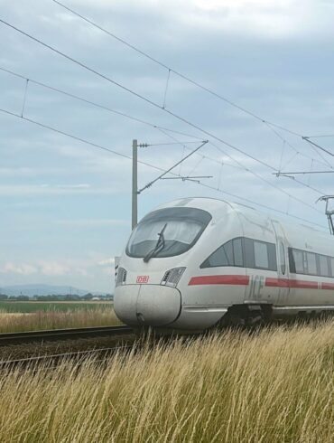 Der Zug blieb auf offener Strecke in Niederbayern stehen.