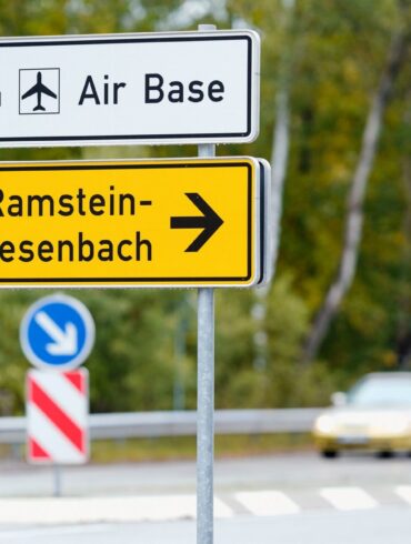 2010 informierten die amerikanischen Streitkräfte, dass auf dem Gelände der Air Base Ramstein eine Satelliten-Relais-Station zur Steuerung auch waffenfähiger Drohnen im Ausland gebaut werde. (Archivbild)