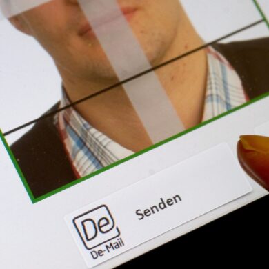 Ab August ist auf den Bürgerämtern Schluss mit Papierfotos. (Archivbild)