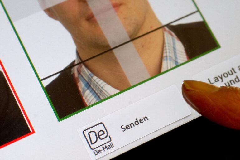 Ab August ist auf den Bürgerämtern Schluss mit Papierfotos. (Archivbild)