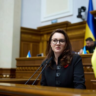 Julia Swyrydenko soll am Donnerstag zur neuen Regierungschefin der Ukraine bestimmt werden - zuvor stimmte das Parlament für den Rücktritt der alten Regierung. (Archivbild)