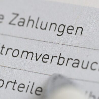 Die Kritik am Beschluss der Bundesregierung, die Stromsteuer nicht für alle Bürger und kleine Firmen zu senken, sorgt für Verärgerung.