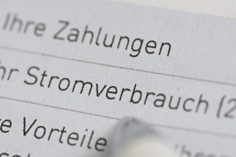 Die Kritik am Beschluss der Bundesregierung, die Stromsteuer nicht für alle Bürger und kleine Firmen zu senken, sorgt für Verärgerung.