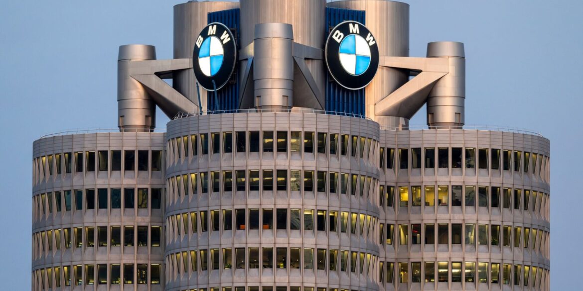 Auch BMW hat einen Gewinneinbruch erlitten.