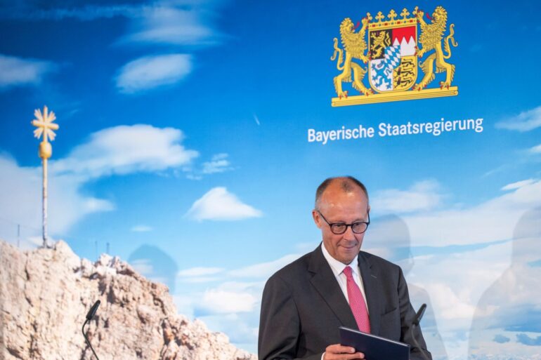 Nach seinem Treffen mit dem bayerischen Kabinett äußerte sich Kanzler Merz auch zur globalen Mindeststeuer - er steht dem Konzept demnach sehr skeptisch gegenüber.