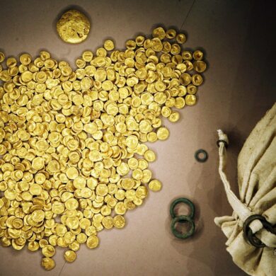 Der 3,7 Kilogramm schwere Kelten-Goldschatz wurde einst in einer Bodenvitrine im Museum in Manching ausgestellt. (Archivbild)
