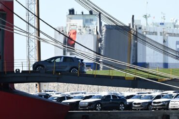 Importeure von europäischen Autos müssen in den USA künftig einen Zoll in Höhe von 15 Prozent zahlen - andersherum soll es keine Zölle mehr geben. (Archivbild)