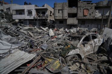 Immer wieder werden im Gazastreifen Menschen getötet, die sich mit Hilfsgütern versorgen wollen.