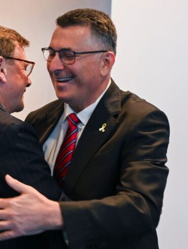 Werden sich in Tel Aviv wiedersehen: die Außenminister Deutschlands und Israels, Johann Wadephul und Gideon Saar. (Archivbild)