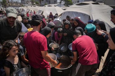 Berichten von UN-Organisationen zufolge hungern mittlerweile so gut wie alle Bewohner des Küstenstreifens.
