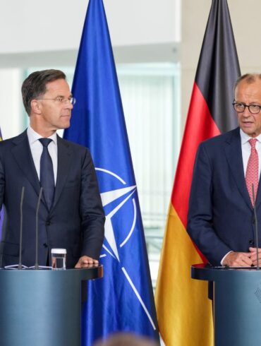Kanzler Friedrich Merz (CDU) und Nato-Generalsekretär Mark Rutte treffen sich in Berlin zum 70. Jubiläum der Nato-Mitgliedschaft Deutschlands. Es geht auch um einen aktuellen Zwischenfall mit China.