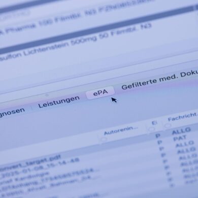 Patienten können ihre E-Akte in Praxen befüllen lassen, auch ohne selbst hineinzuschauen. (Archivbild)