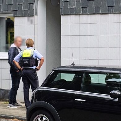 Insgesamt fanden Maßnahmen zeitgleich in sechs Objekten in den Städten Essen, Dortmund, Düsseldorf und Soest statt, wie die Generalstaatsanwaltschaft Düsseldorf und die Polizei Essen mitteilten.