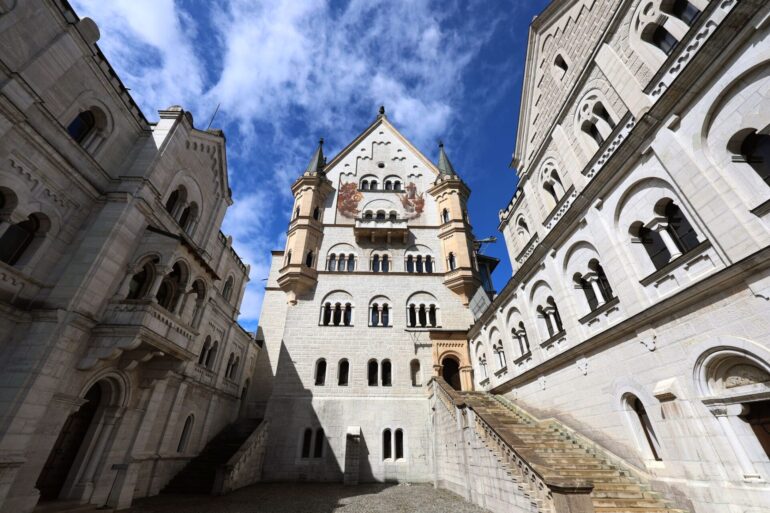Neuschwanstein lockt unter den Königsschlössern die meisten Besucher. (Archivbild)