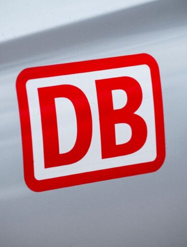 Die Deutsche Bahn hat im ersten Halbjahr einen Verlust eingefahren. (Symbolbild)