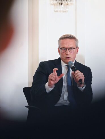 «Deutschland hat über Jahrzehnte bürokratischen Beton angehäuft – jetzt müssen wir ihn konsequent abtragen», schreibt Digitalminister Wildberger an seine Kabinettskolleginnen und -kollegen. (Archivbild)