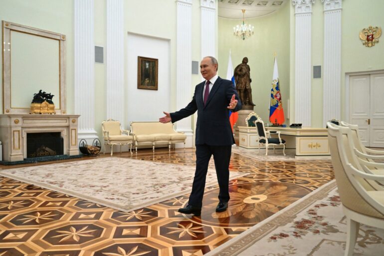 So freundlich hat Kremlchef Putin den US-Unterhändler Witkoff im April empfangen. (Archivbild)
