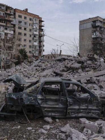 Die Stadt Pokrowsk ist nach monatelangem russischem Beschuss schwer zerstört, wird aber immer noch von ukrainischen Truppen gehalten. (Archivbild)