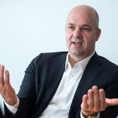 DIW-Präsident Marcel Fratzscher zieht mit einem Vorschlag für eine Rentner-Pflichtjahr Kritik auf sich. (Archivbild)