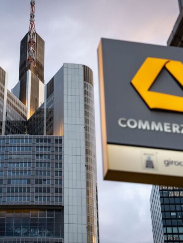 Die Commerzbank wehrt sich seit Monaten gegen Übernahmeambitionen der Unicredit. (Archivbild)