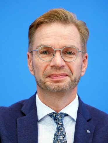 Holznagel forderte, die Zahl neuer Verbeamtungen auf ein Minimum und ausschließlich auf die hoheitlichen Kernbereiche zu beschränken – bei der Polizei, in der Finanzverwaltung und in der Justiz. (Archivbild)