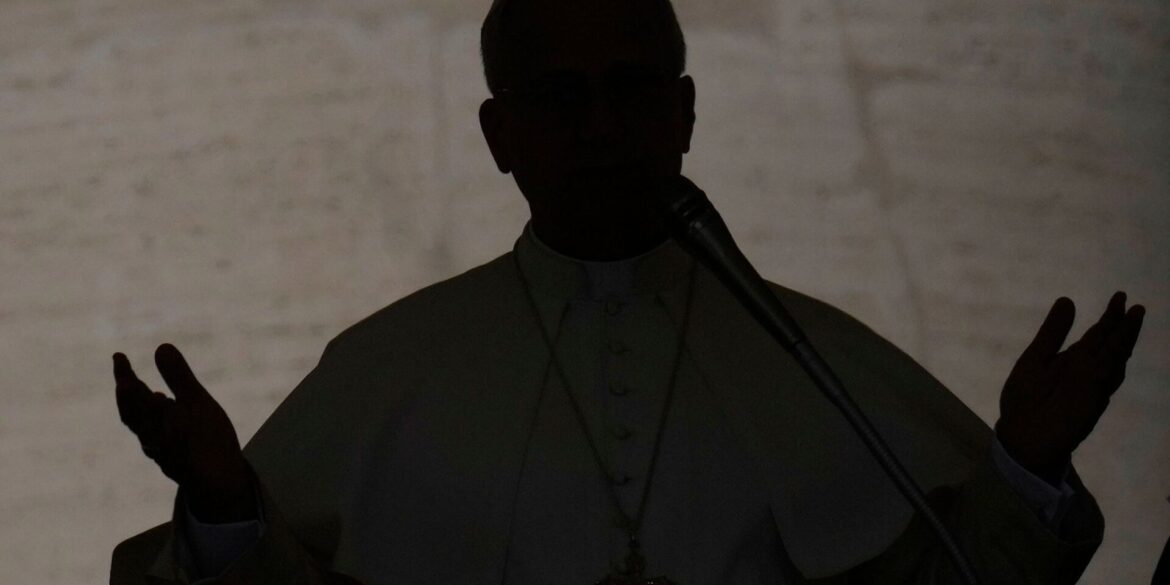 Papst Leo XIV. hält Generalaudienz auf dem Petersplatz.