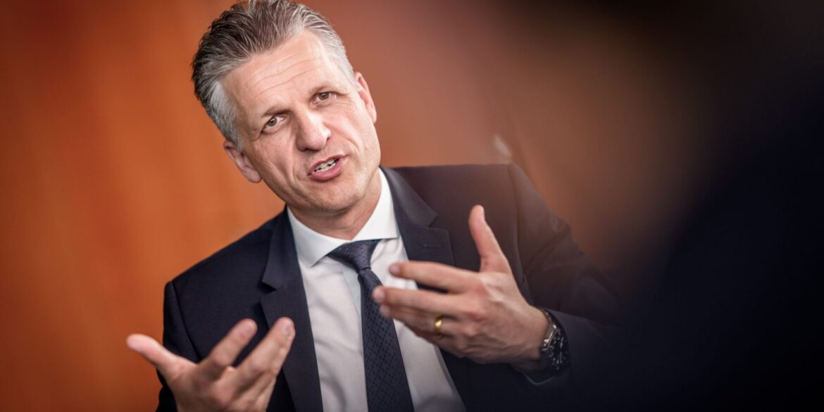 Kanzleramtschef Thorsten Frei verteidigt die Entscheidung von Bndeskanzler Friedrich Merz. (Archivbild)