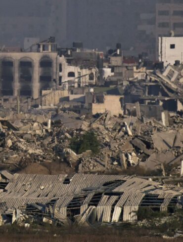 Wegen der katastrophalen Lage im Gazastreifen hat die EU-Kommission eine Einschränkung der Zusammenarbeit mit Israel vorgeschlagen.