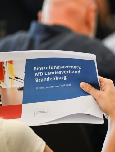 Das Gutachten zur Einstufung der AfD Brandenburg als gesichert rechtsextremistisch wurde am Donnerstag offengelegt.