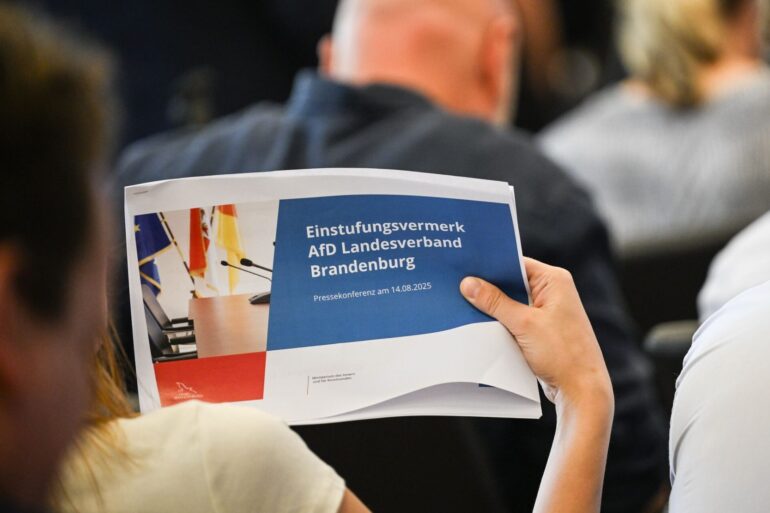 Das Gutachten zur Einstufung der AfD Brandenburg als gesichert rechtsextremistisch wurde am Donnerstag offengelegt.