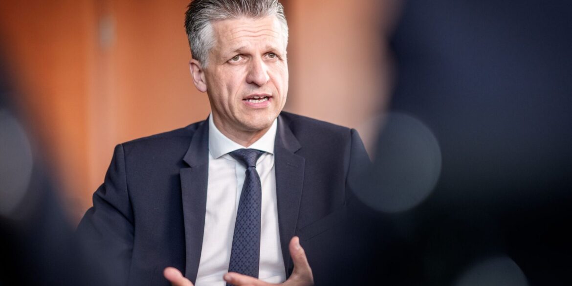Wie können die Milliardenlöcher im Haushalt gestopft werden? Kanzleramtsminister Thorsten Frei (CDU) meint: Nicht mit Steuererhöhungen. (Archivbild)