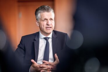 Wie können die Milliardenlöcher im Haushalt gestopft werden? Kanzleramtsminister Thorsten Frei (CDU) meint: Nicht mit Steuererhöhungen. (Archivbild)