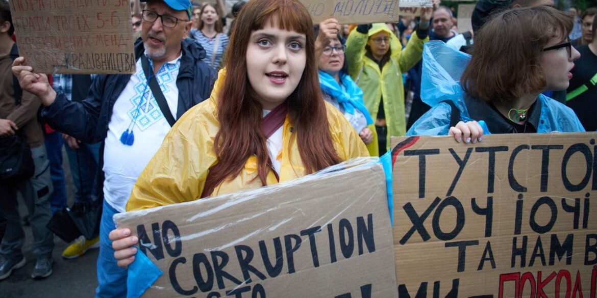 Gegen die ausufernde Korruption in der Ukraine hatte es zuletzt auch die größten Proteste seit Beginn des russischen Angriffskrieges gegeben. (Archivbild)