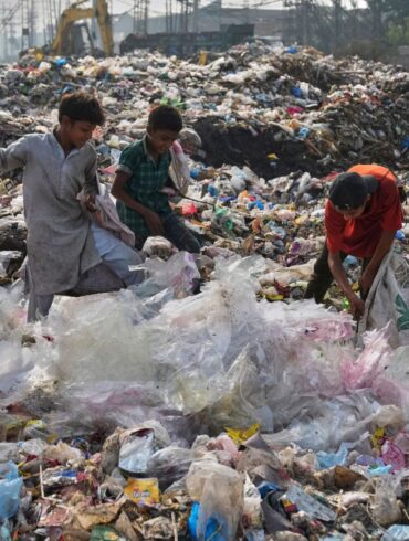Plastikabfall wird auch exportiert und vermüllt viele Entwicklungsländer (Symbolbild)