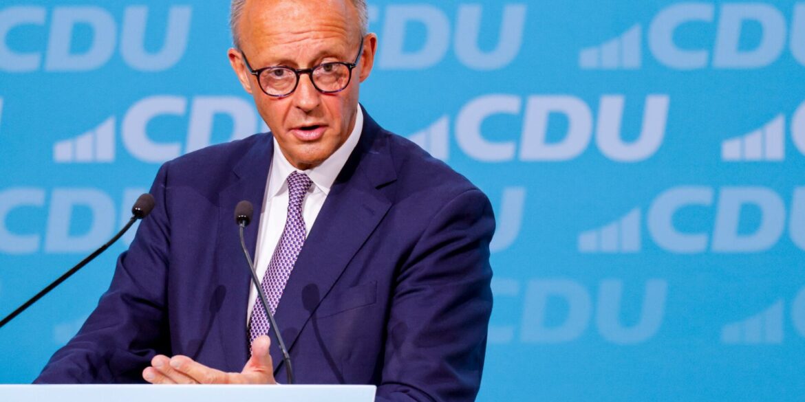 Der Kanzler bereitet die Bürgerinnen und Bürger auch auf «Einschnitte» vor.