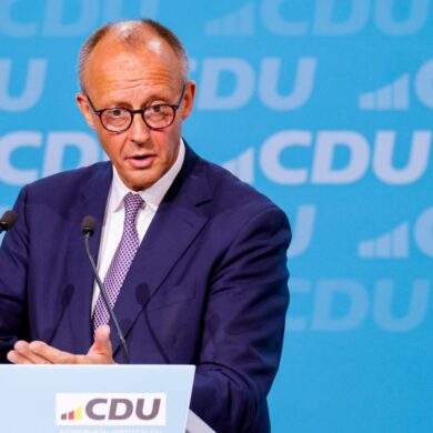 Der Kanzler bereitet die Bürgerinnen und Bürger auch auf «Einschnitte» vor.