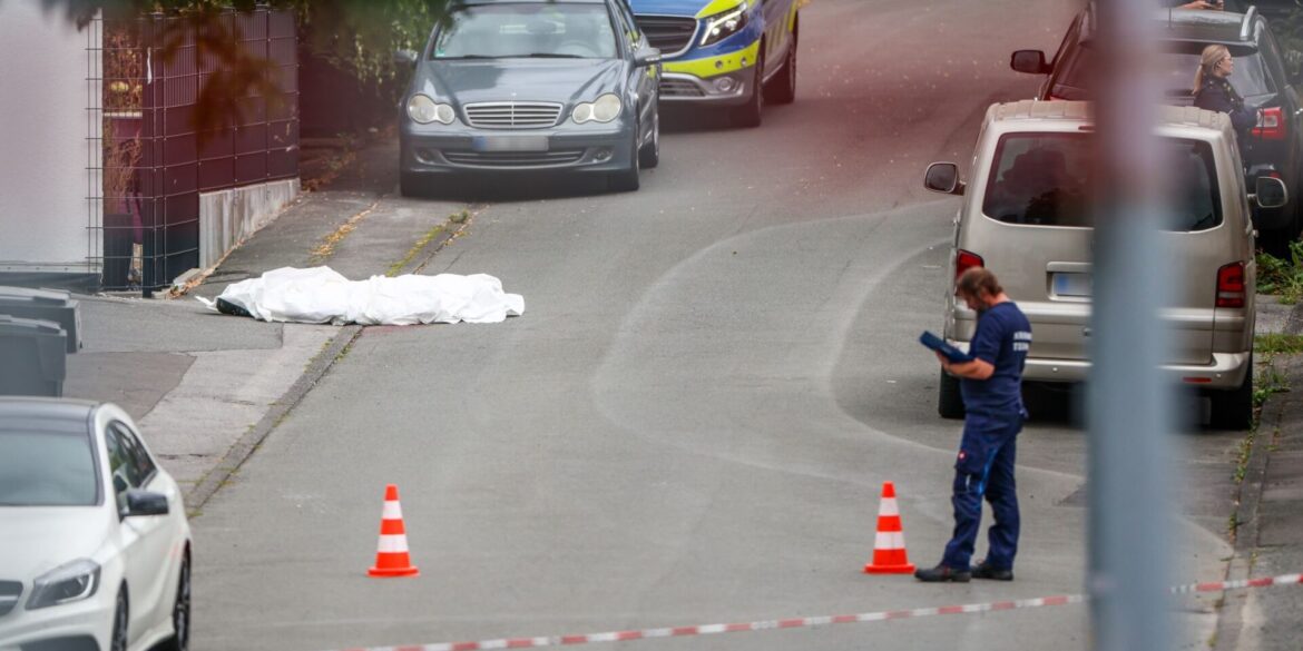 Eine nach der Bluttat festgenommene Frau ist wieder auf freiem Fuß.
