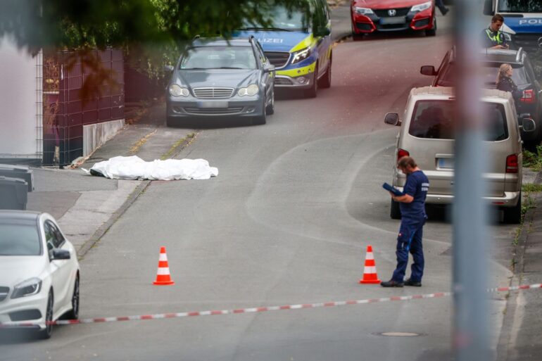 Eine nach der Bluttat festgenommene Frau ist wieder auf freiem Fuß.